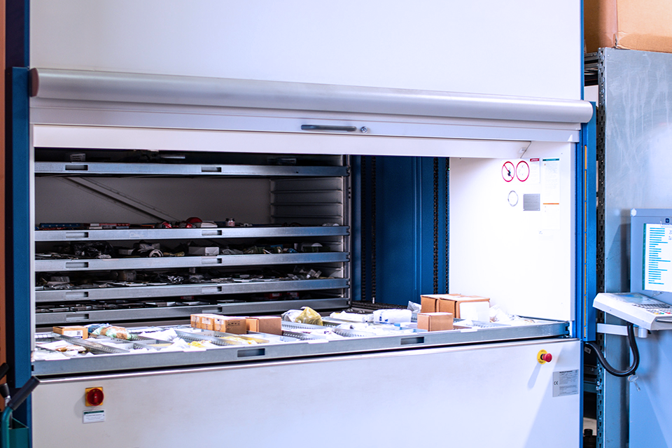 垂直式自動倉庫